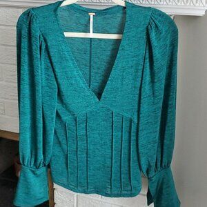 Free People Women's Green Killer Queen V Neck Long Bell Sleeve Blouse Size S